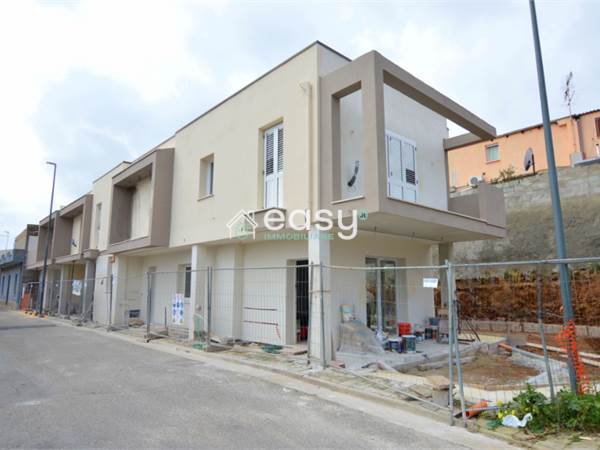 Terraced house في تخفيض السعر إلى Sinnai